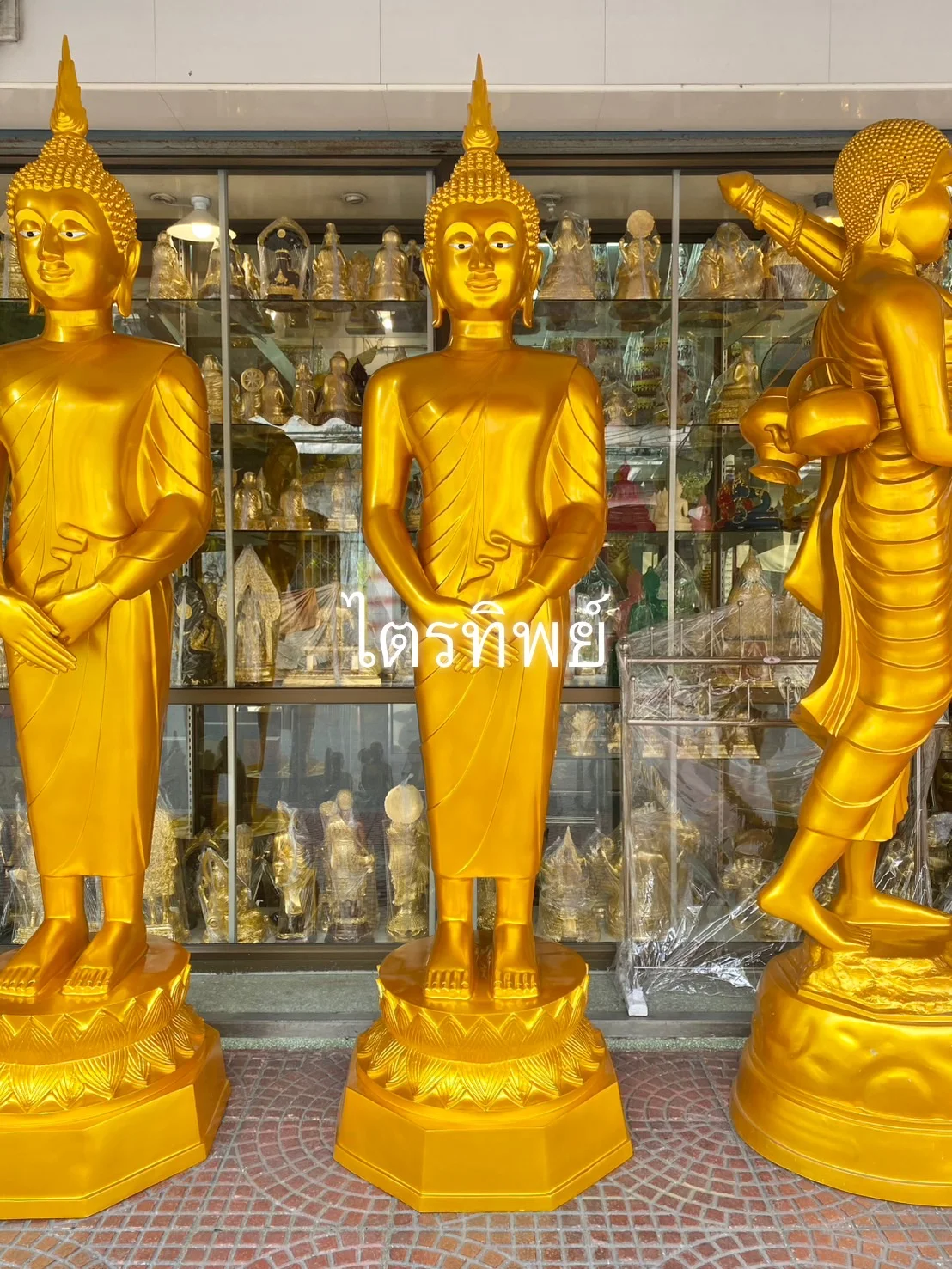 พระปางถวายเนตร สูง 2.6 ม.