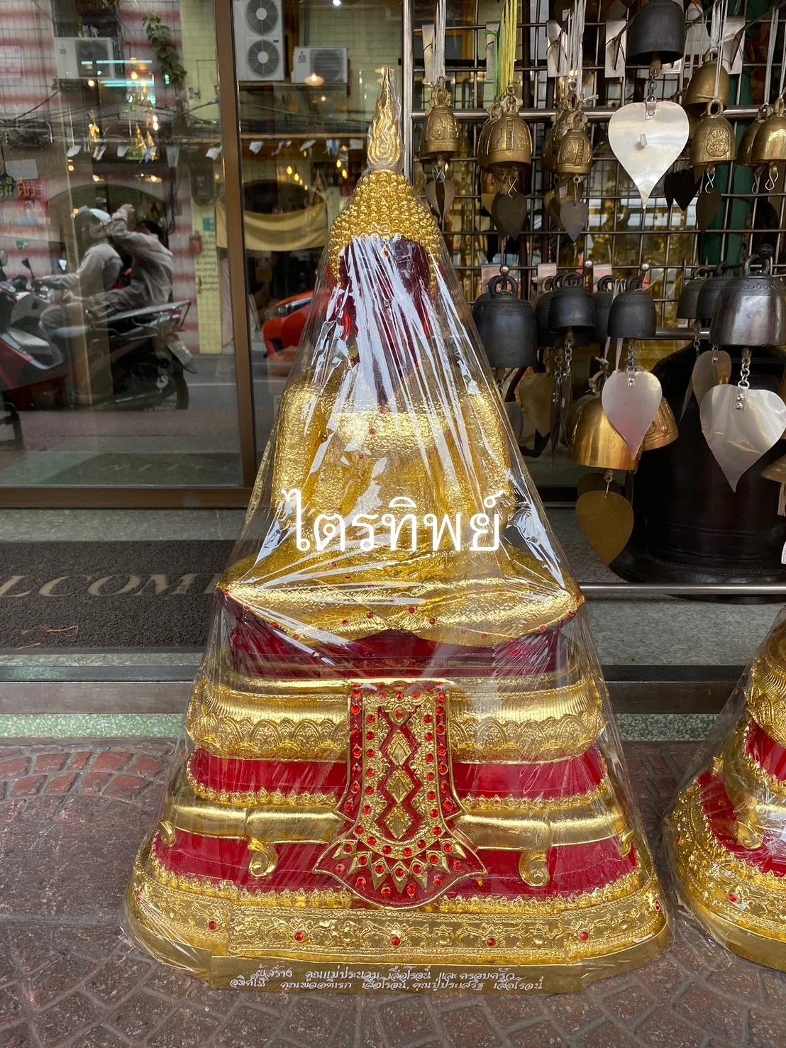 พระแก้วสีแดง 15" ฤดูหนาว