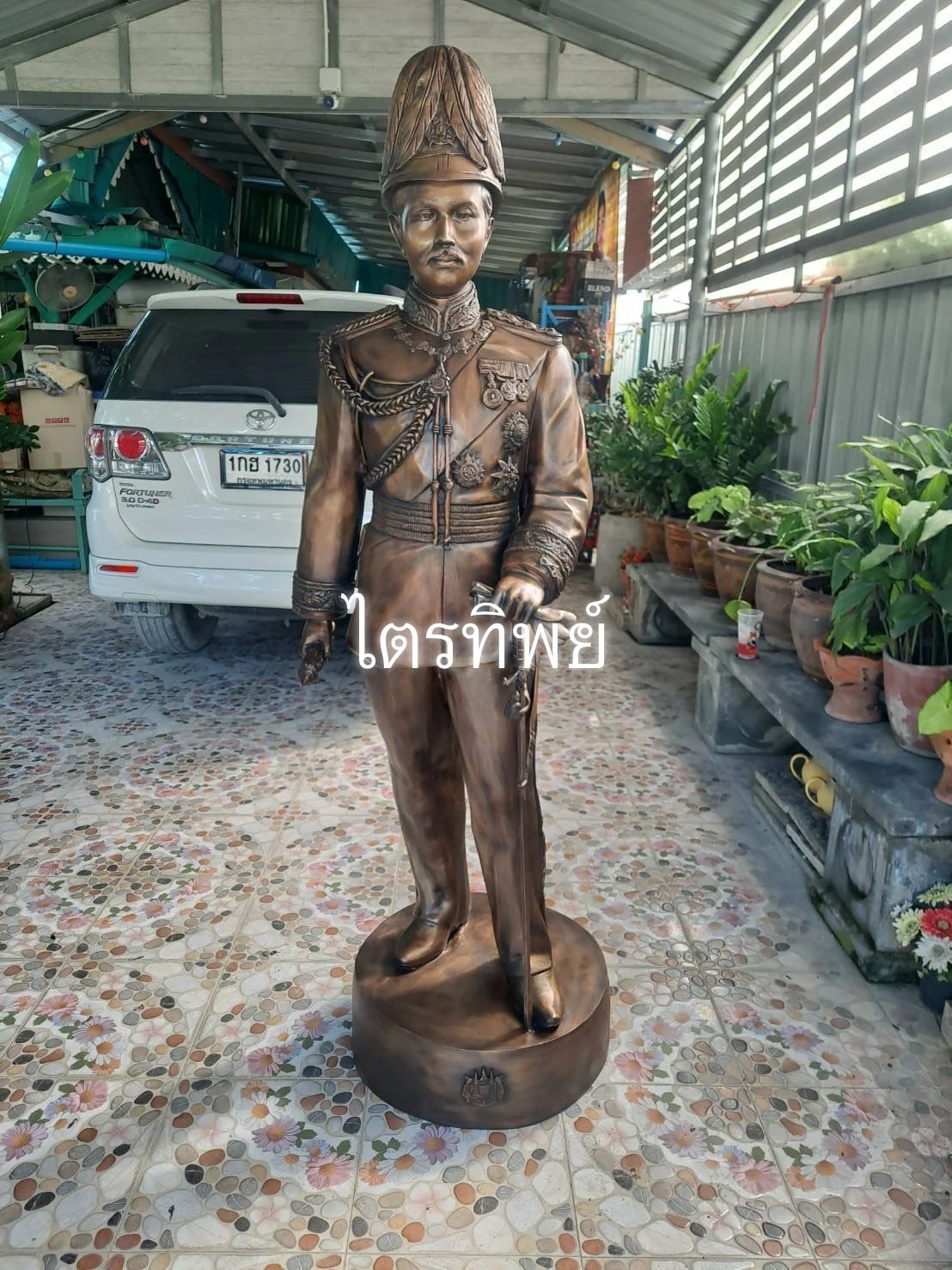 รัชกาลที่ 5 สูง 1.8 ม.