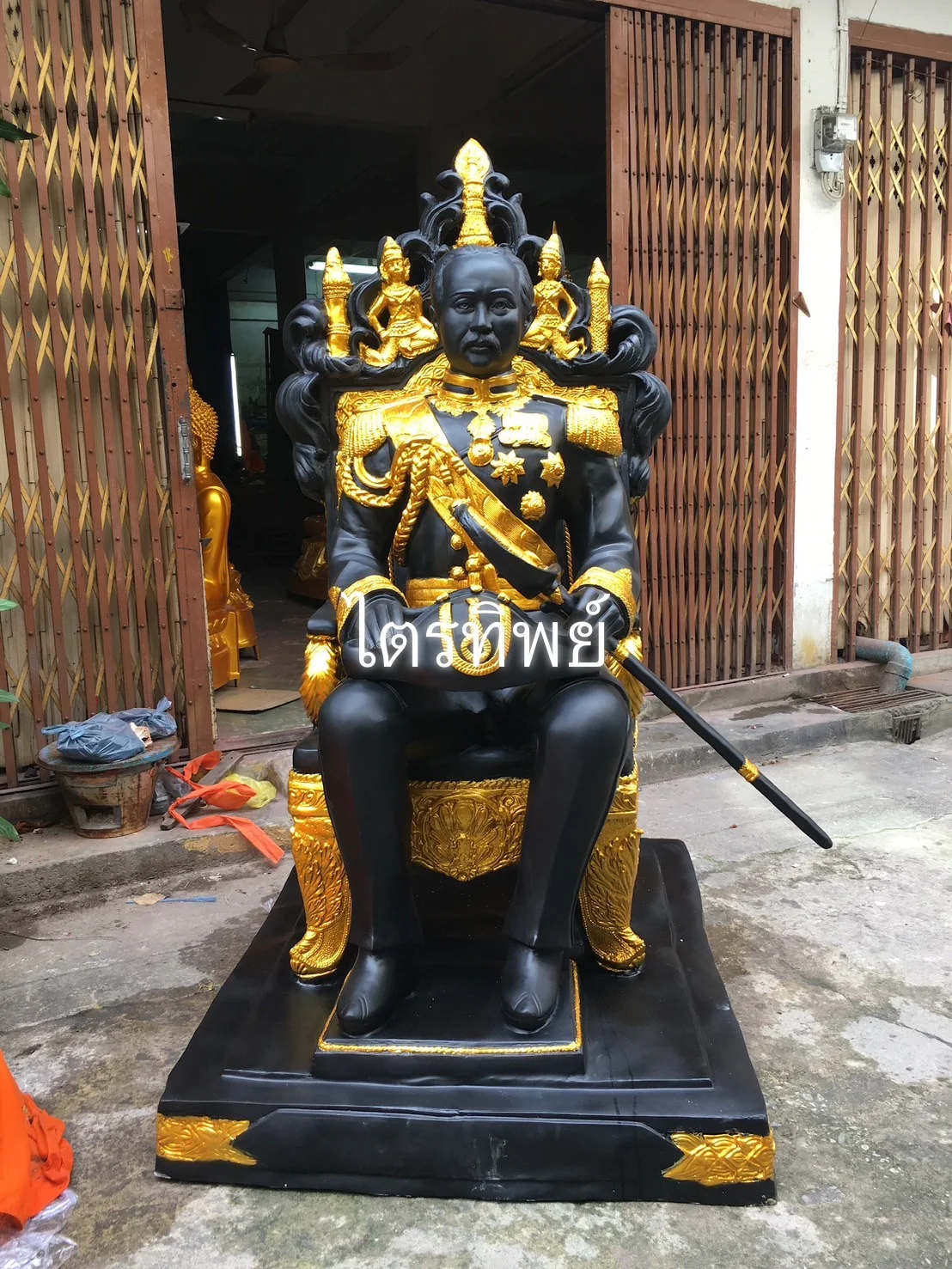 รัชกาลที่ 5 นั่งบัลลังก์ 30"