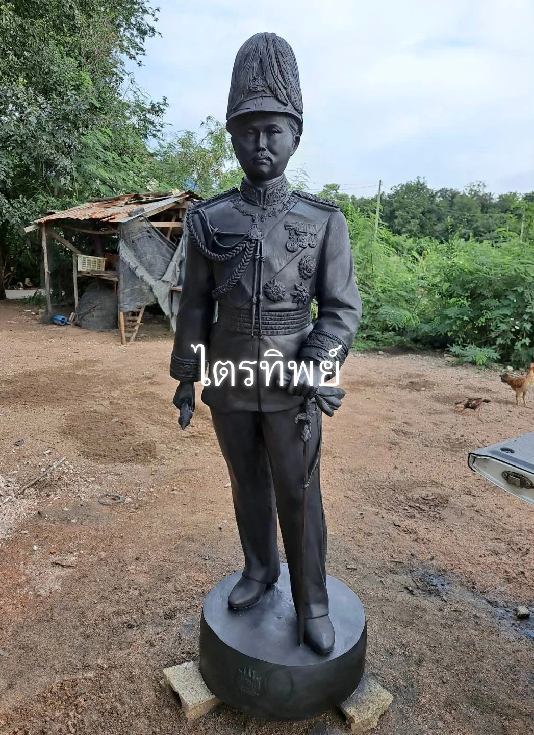 รัชกาลที่ 5 สูง 1.8 ม.