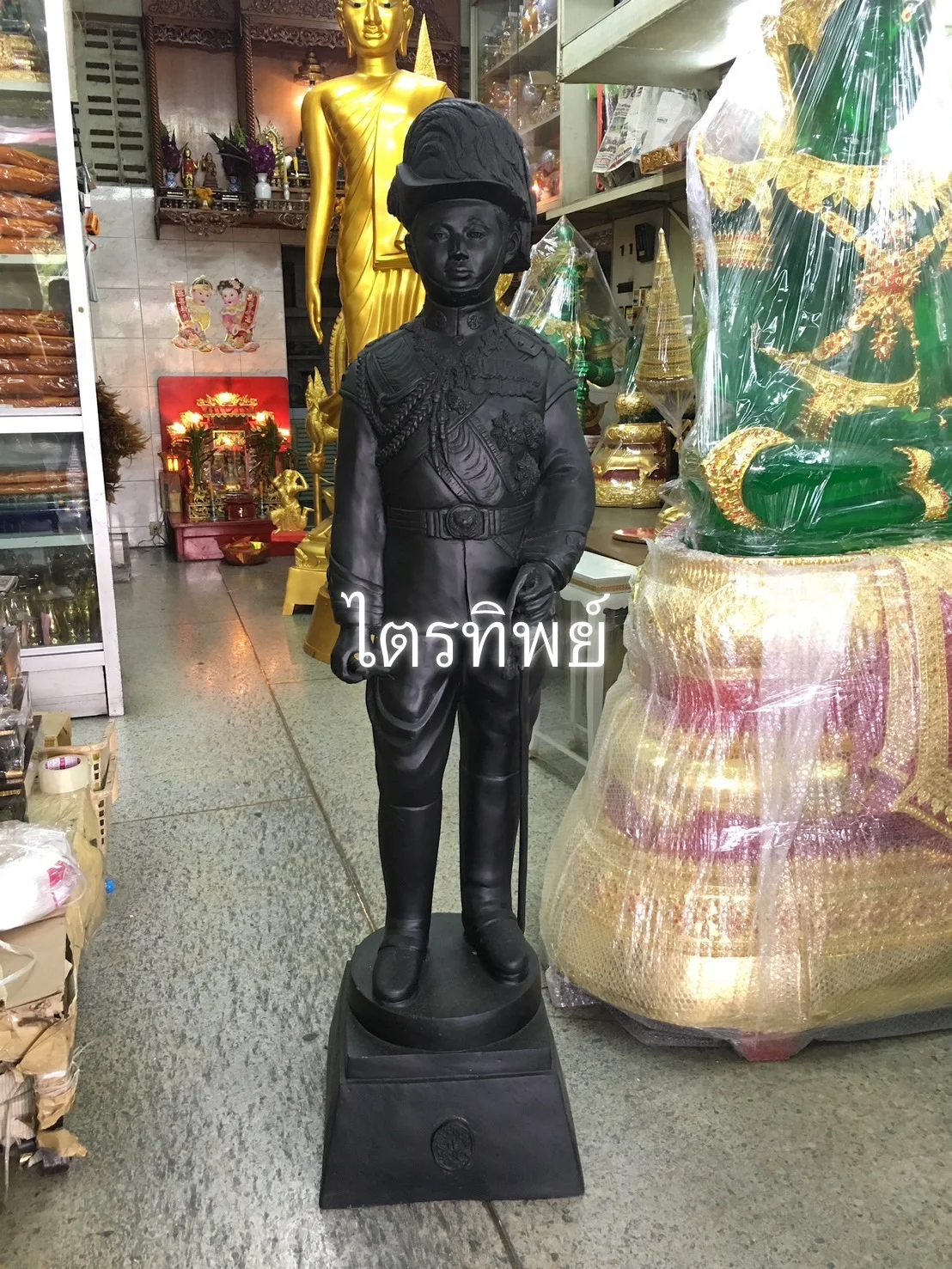 รัชกาลที่ 6 สูง 1.6 ม.