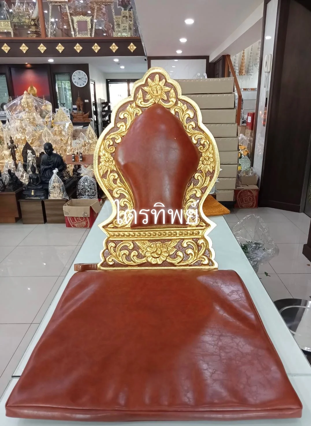 อาสนะเสมาหลุยส์ ปิดทอง สีน้ำตาล