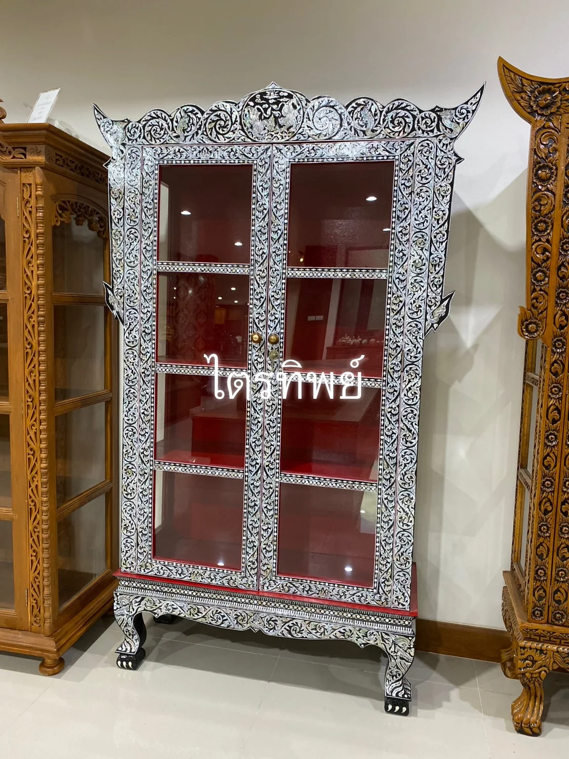 ตู้พระไตรปิฎก มุกไทย