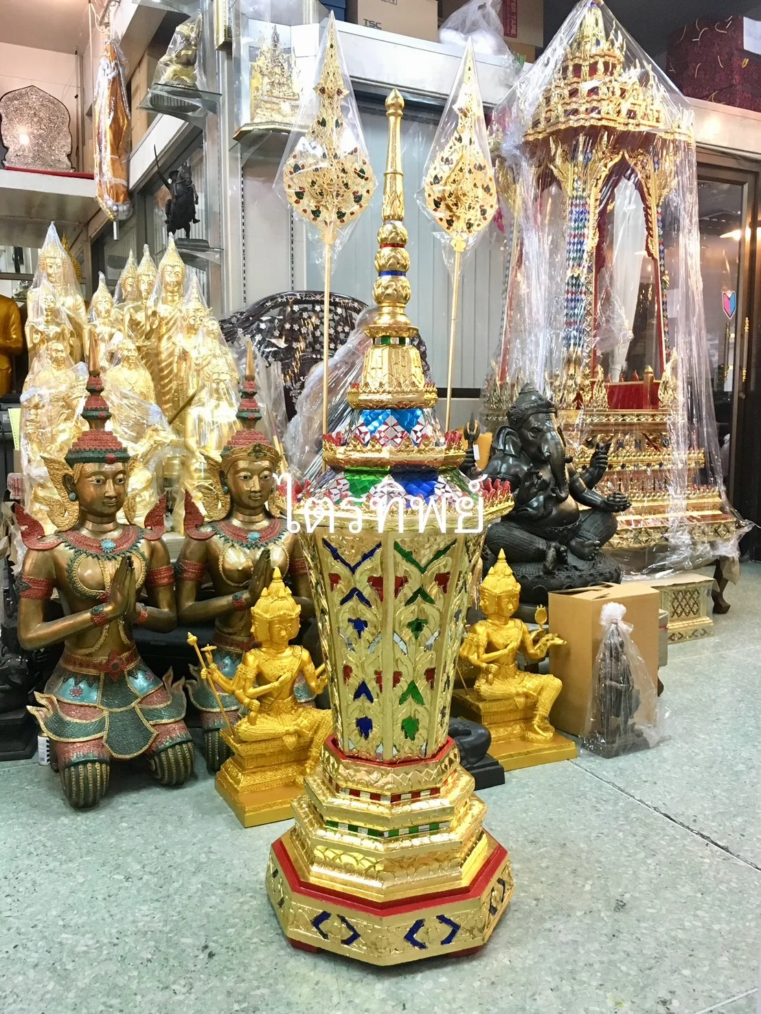 โกศไม้ ปิดทอง ติดกระจกสี