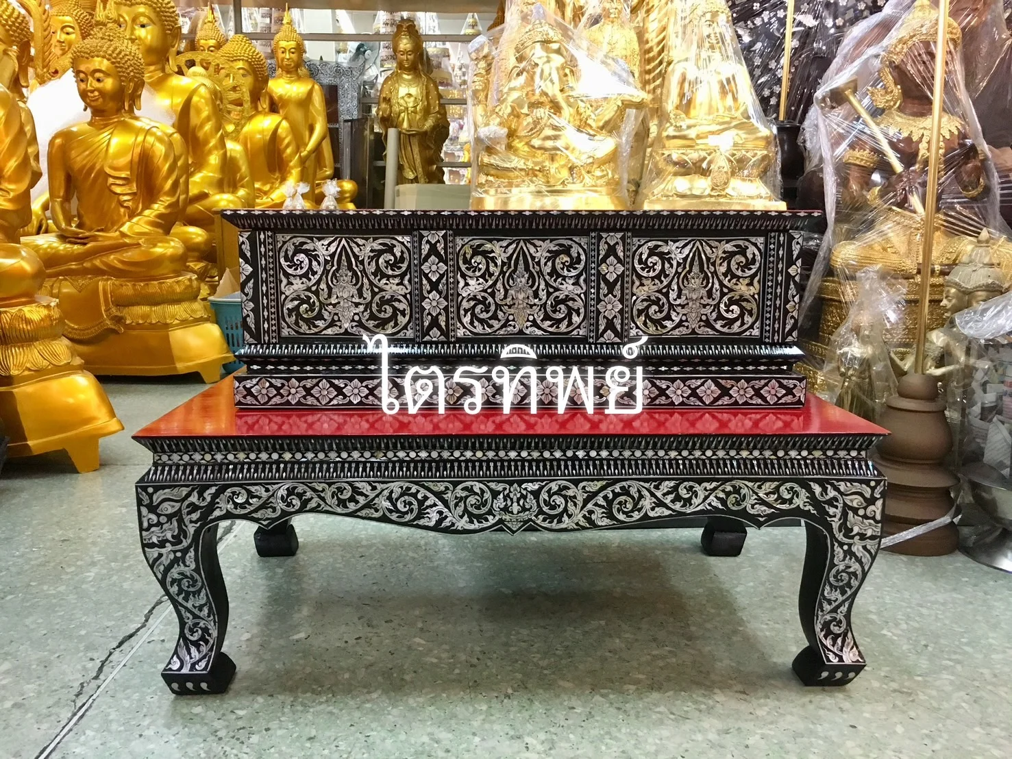 ตู้พระธรรมพร้อมตัวรองมุก
