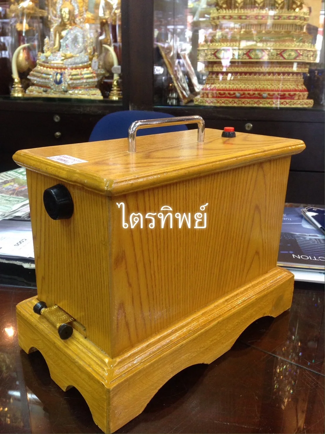 ตู้ภูษาโยงไม้