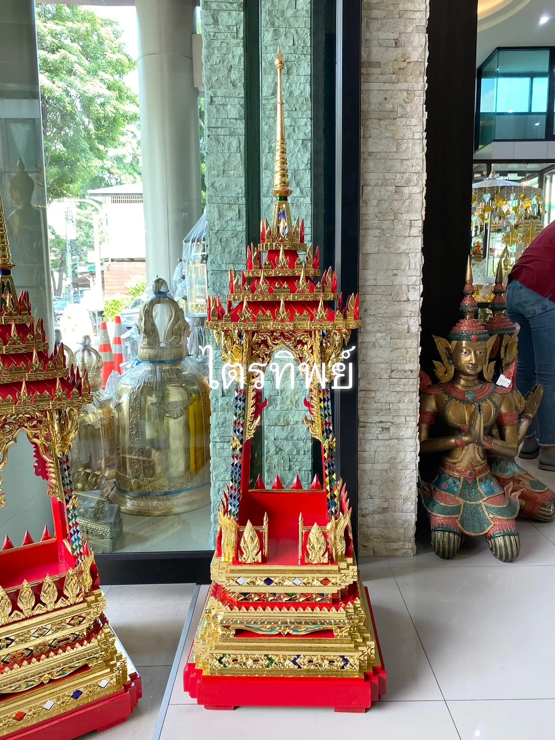 บุษบก ปิดทอง ติดกระจกสี