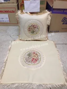 อาสนะลายจีบพร้อมหมอน สีครีม