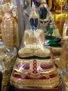 พระแก้วมรกต 15 นิ้ว ฤดูหนาว