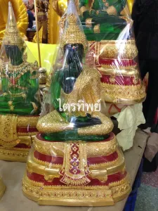 พระแก้วมรกต 15 นิ้ว ฤดูฝน