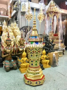 โกศไม้ ปิดทอง ติดกระจกสี
