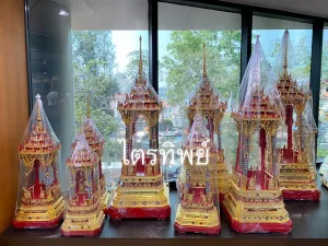 บุษบก ปิดทอง ติดกระจกสี